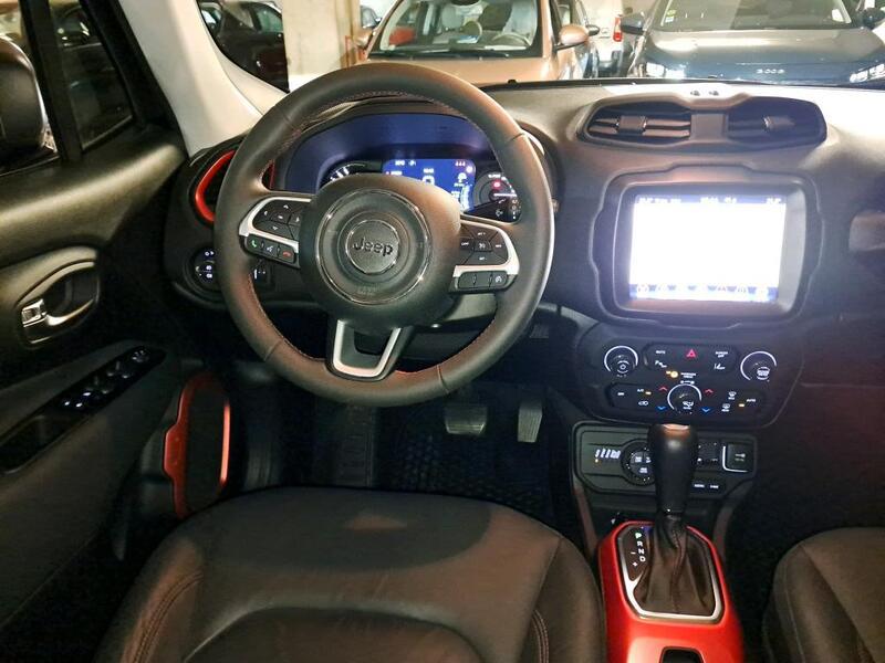 Jeep Renegade 1.3 TURBO T4 240 PS 4XE TRAILHAWK – Bild 3