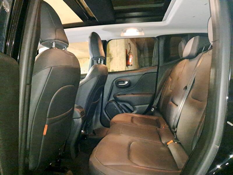 Jeep Renegade 1.3 TURBO T4 240 PS 4XE TRAILHAWK – Bild 2