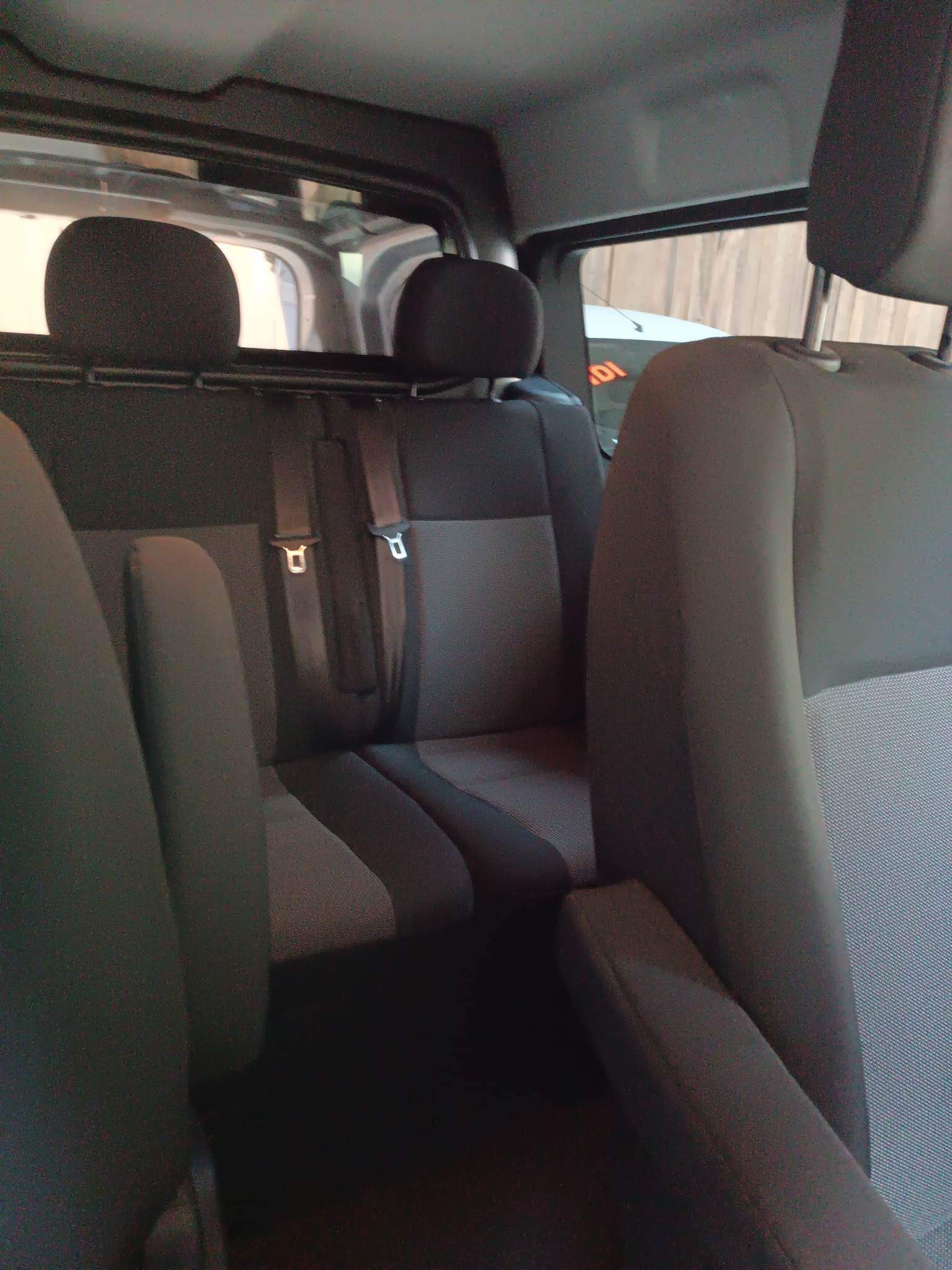Opel Vivaro Cargo 2.0 HDI – Bild 2