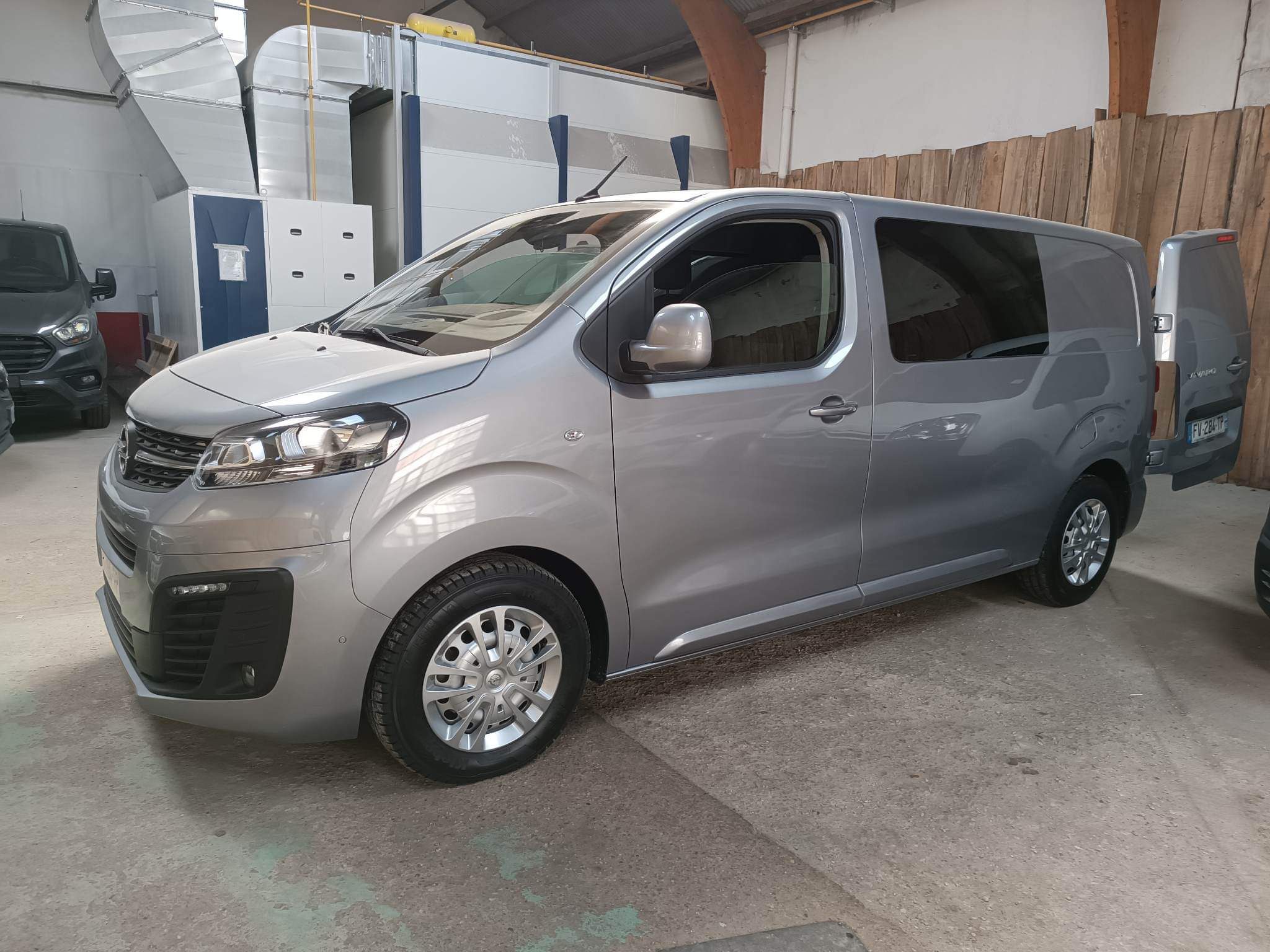 Opel Vivaro Cargo 2.0 HDI – Bild 4