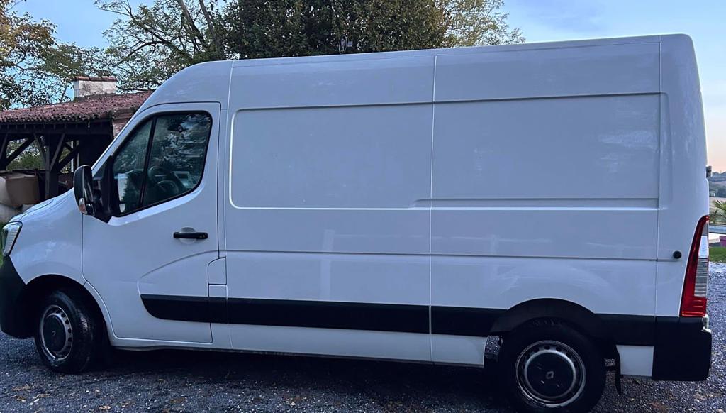 Renault Master TRAC F3500 L2H2 DCI 135 GRAND CONFORT Kastenwagen, weiß, 8 PS, 4 Türen – Bild 3