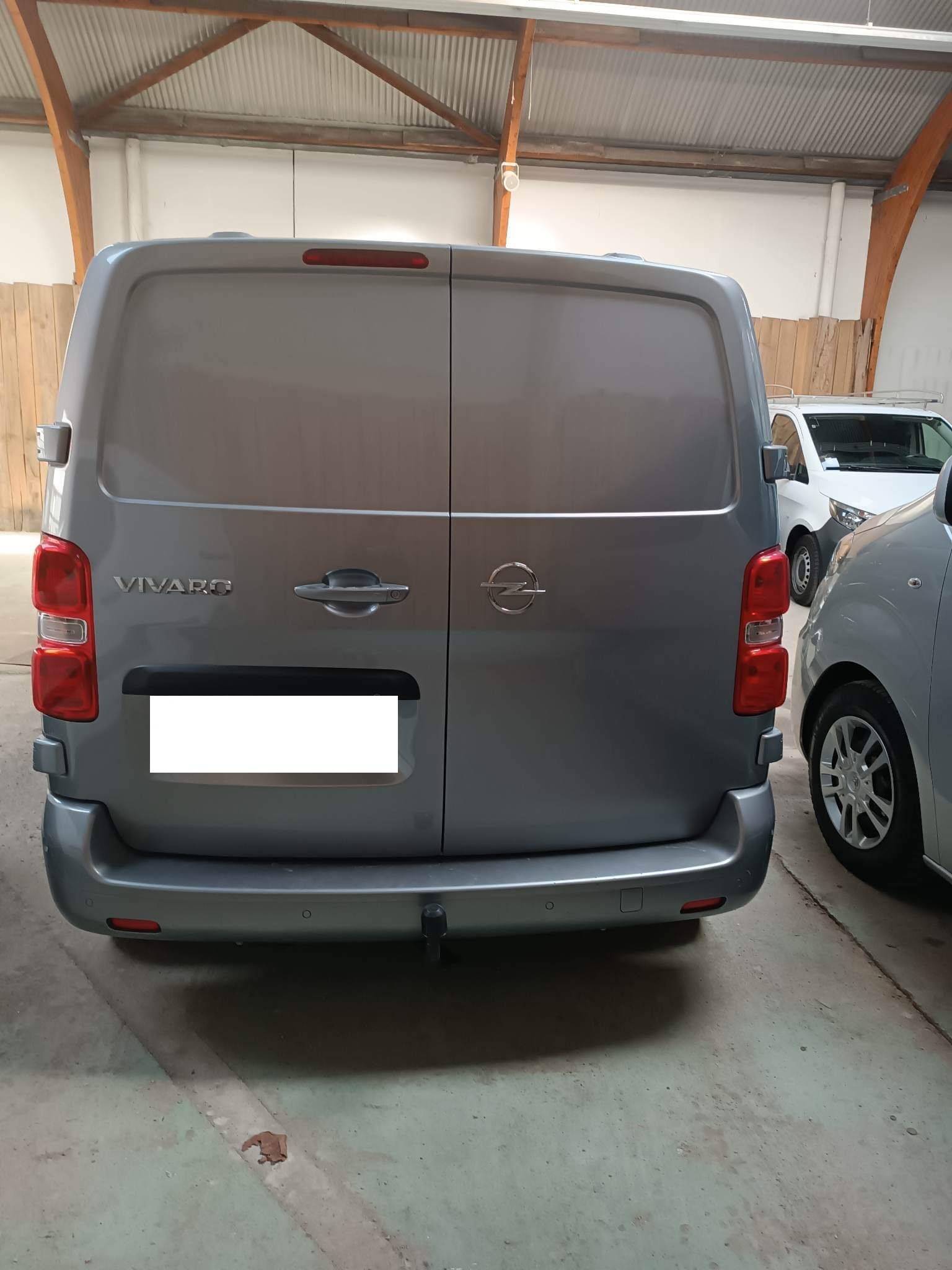 Opel Vivaro Cargo 2.0 HDI – Bild 5