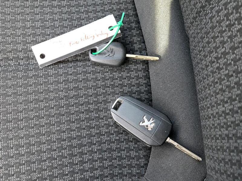 Peugeot 308 Active Business 1.5 HDi 130 – Bild 6