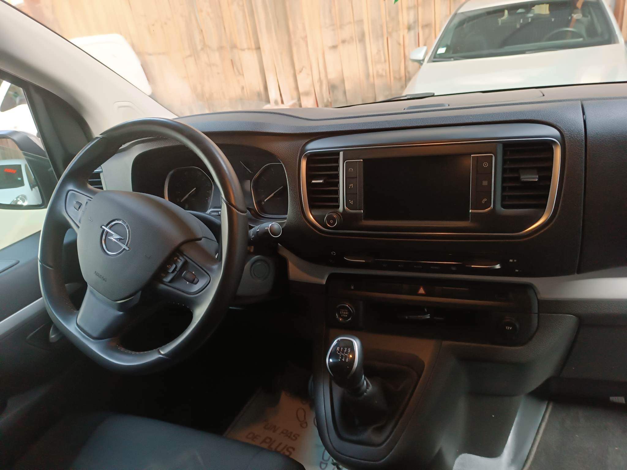 Opel Vivaro Cargo 2.0 HDI – Bild 7