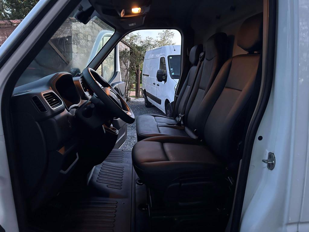 Renault Master TRAC F3500 L2H2 DCI 135 GRAND CONFORT Kastenwagen, weiß, 8 PS, 4 Türen – Bild 8
